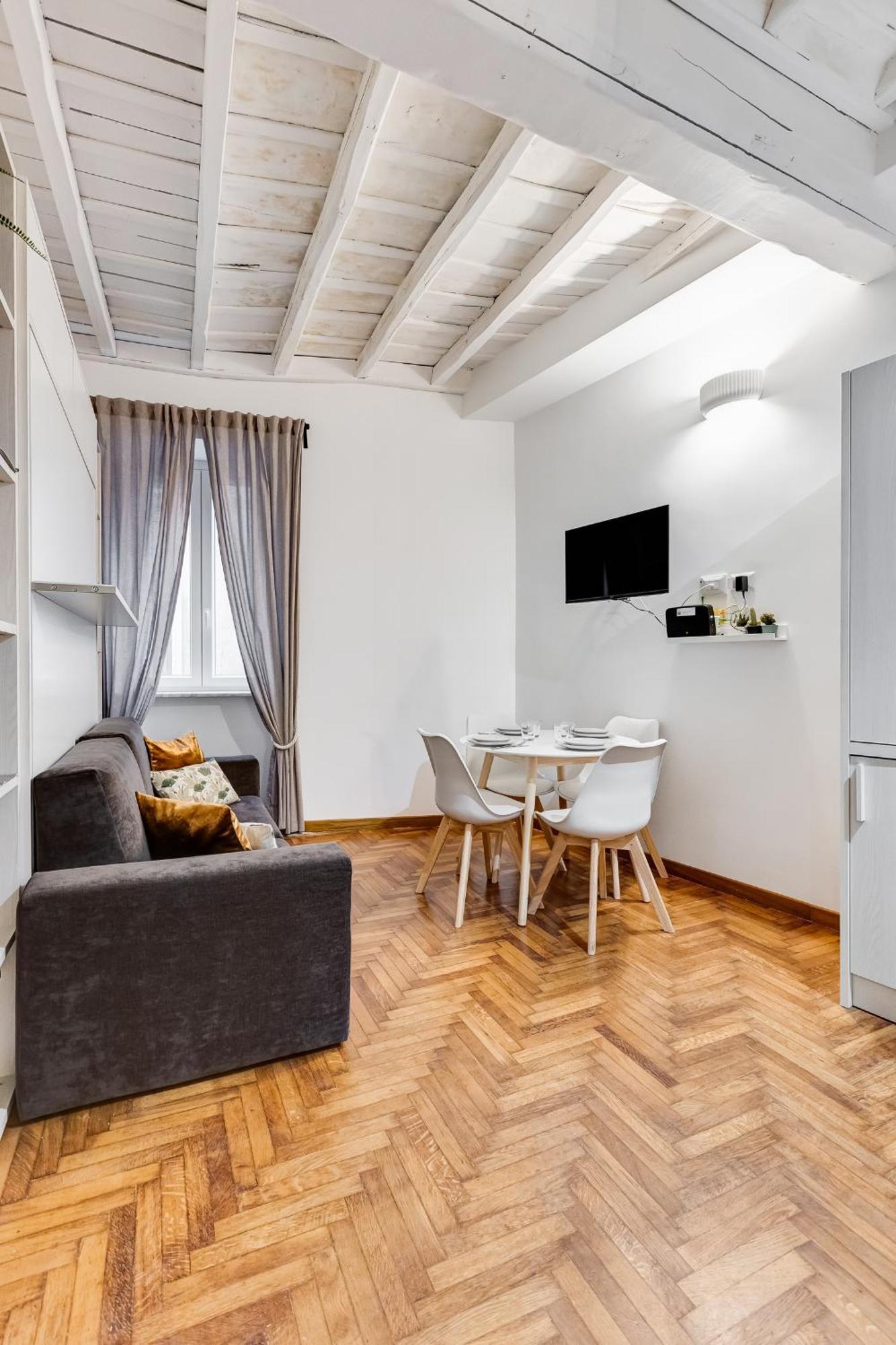 Trastevere One By Ghor *