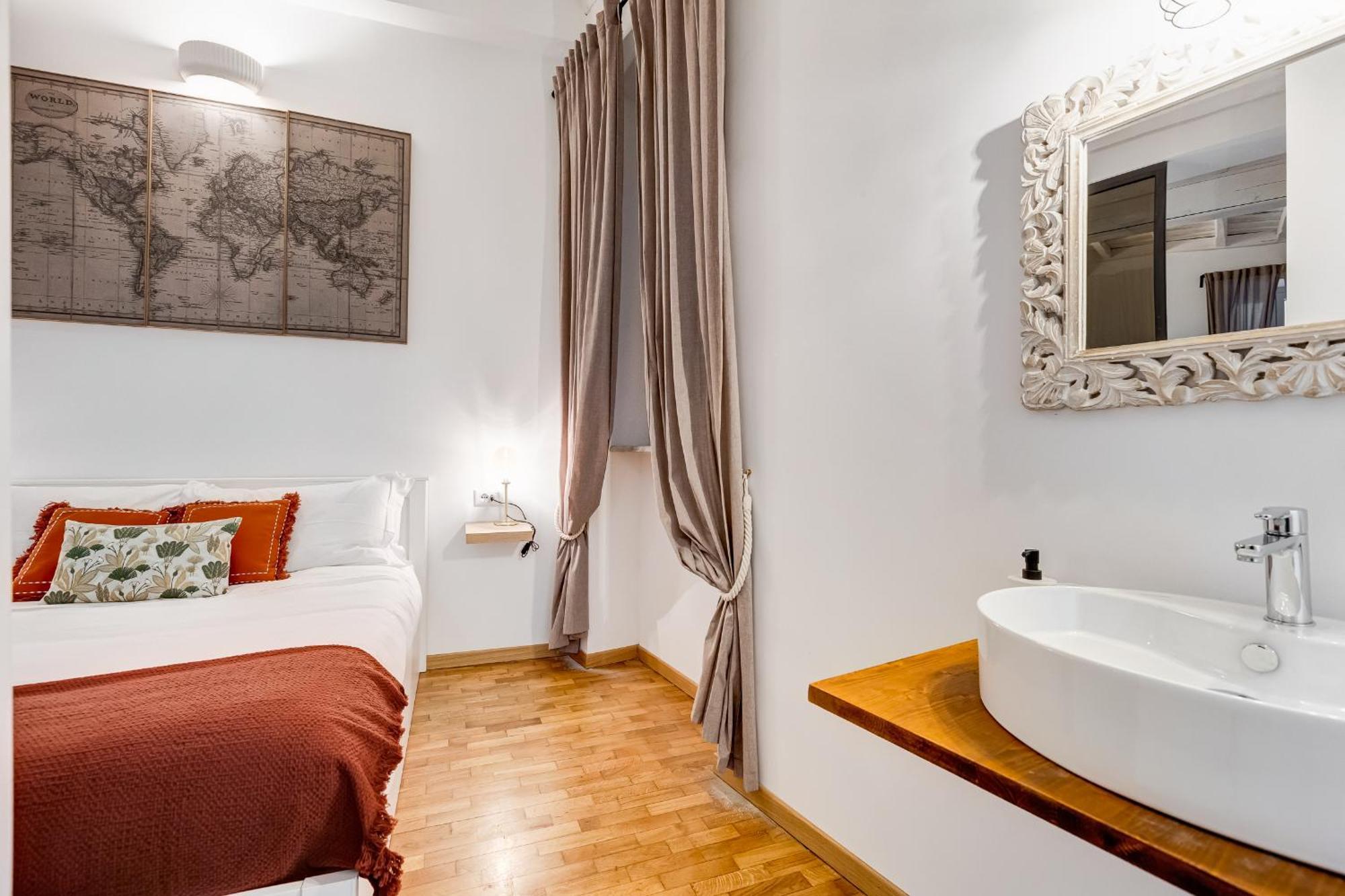 Trastevere One By Ghor Roma