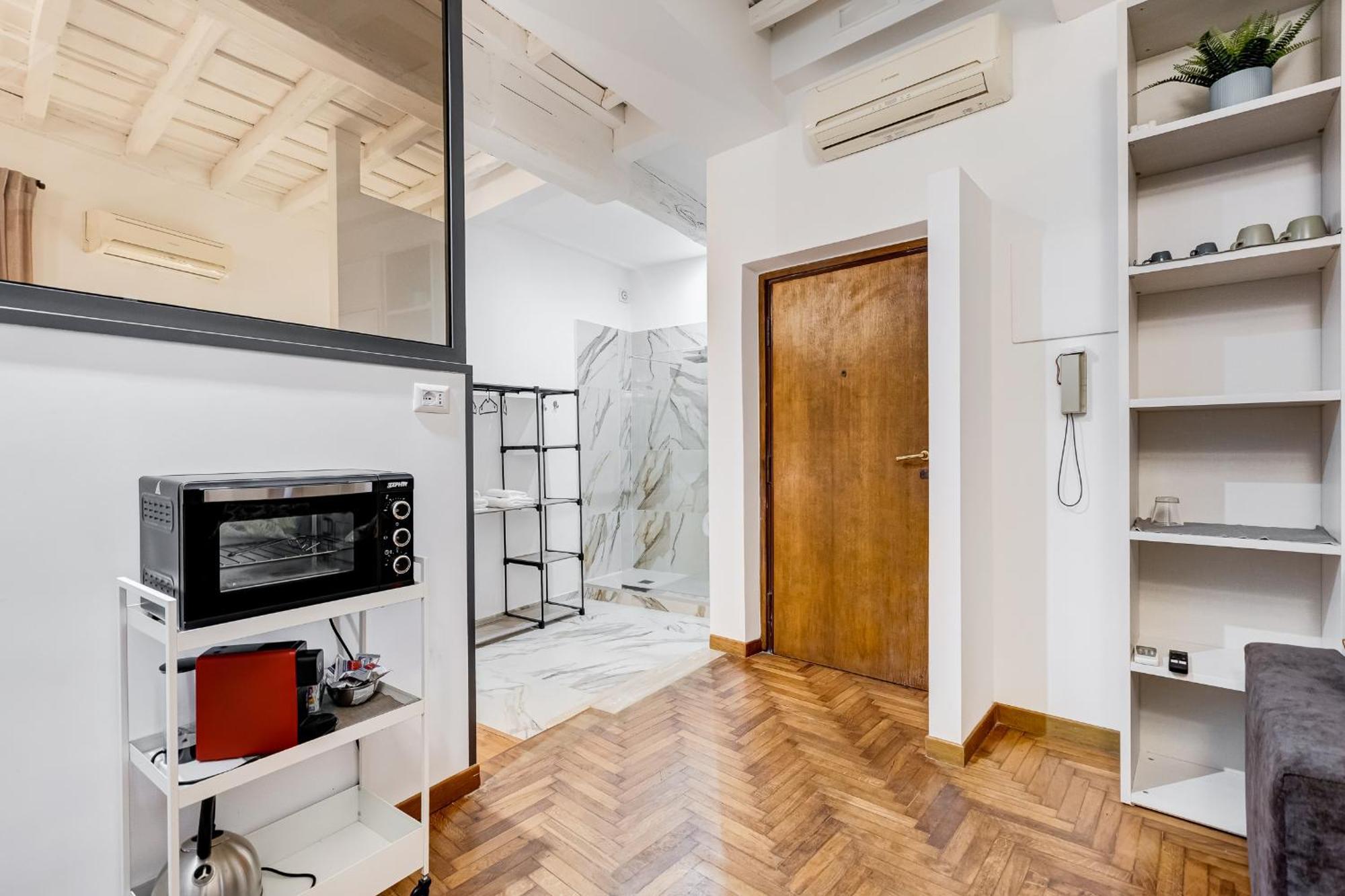 Trastevere One By Ghor Rom